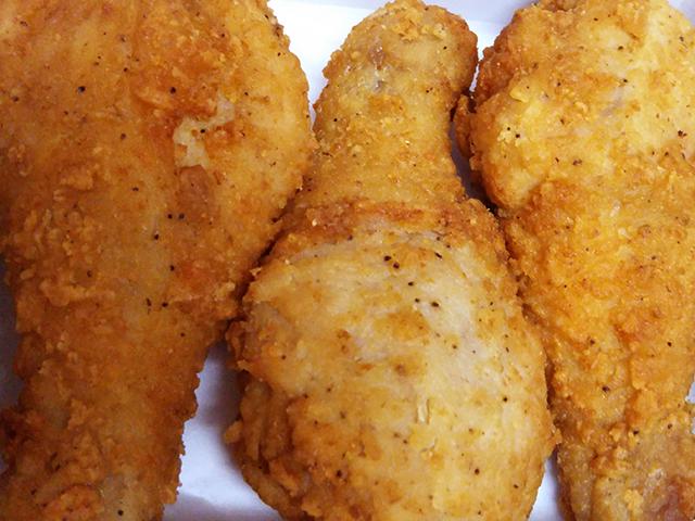 【アゲるトリ年企画】 フライドチキン食べ比べ調査(メンズ誌ストリートスナップ風)