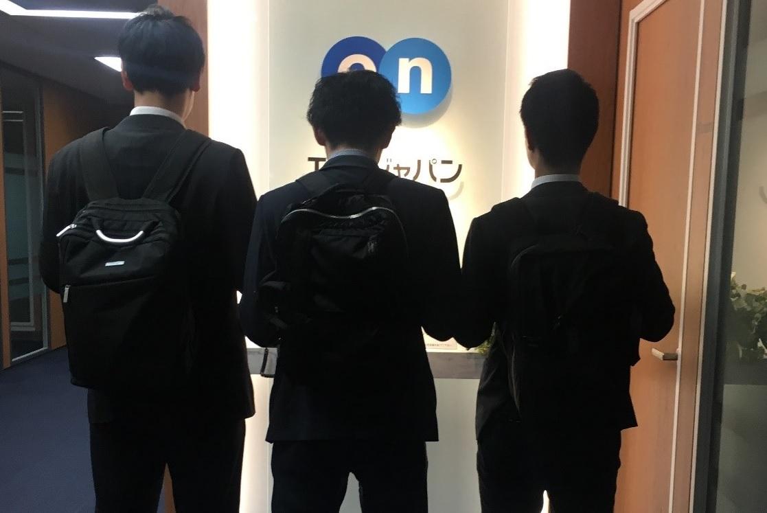 大阪のおしゃれ男子集合!社員の持ってるカバンって?